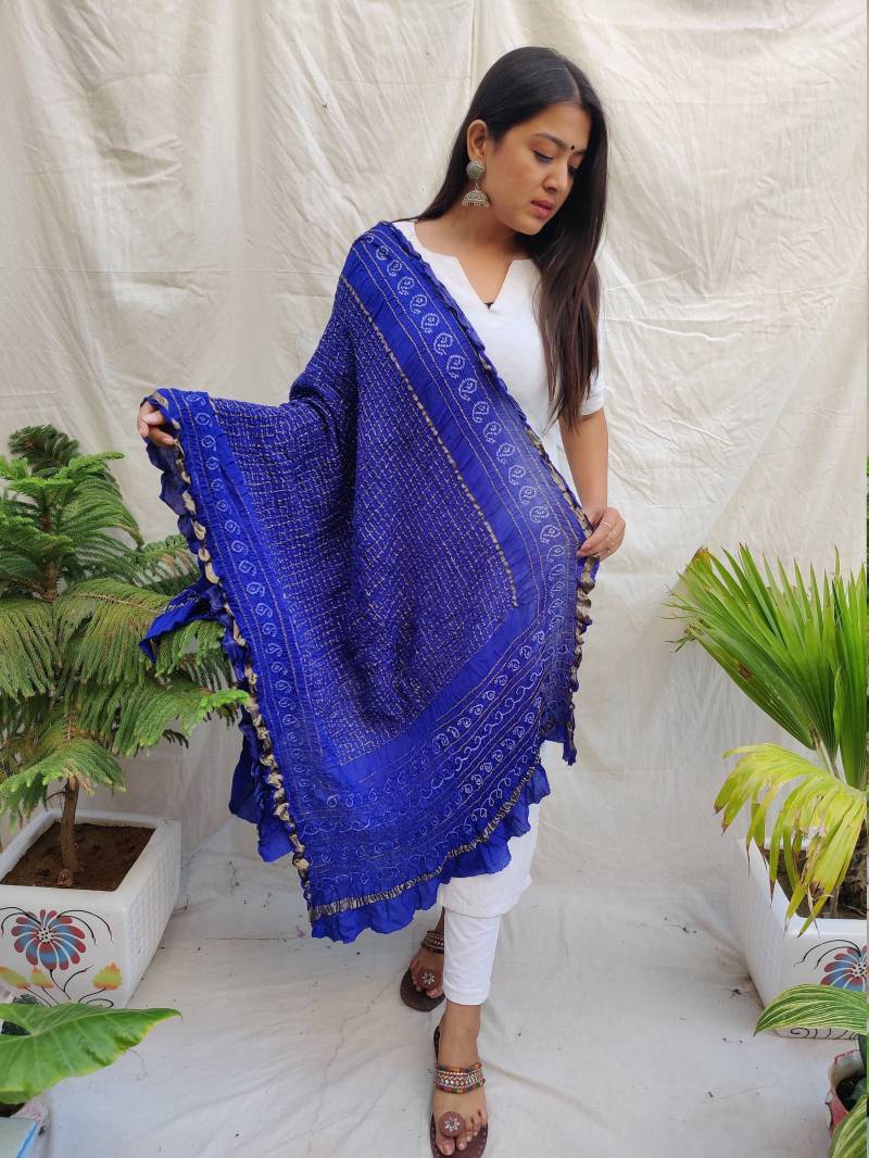 Georgette Bandhani Dupatta, Rot & Blau Zwei Optionen Verfügbar Georgette Bandhani Dupatta, Rot & Blau Zwei Optionen Verfügbar von Kutchjovarso