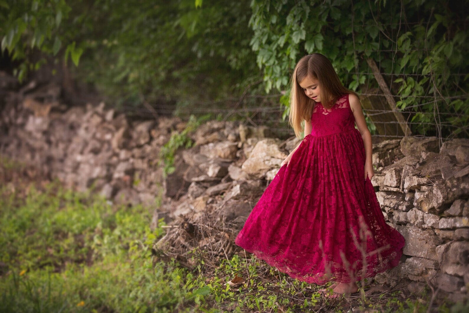 Burgundy Lace Keyhole Sweetheart Kleid | Versandfertig - Blumenmädchen, Hochzeit, Mädchen, Kleinkind, Land, Rustikales Kleid, Sommer, Frühling von KutieTuties