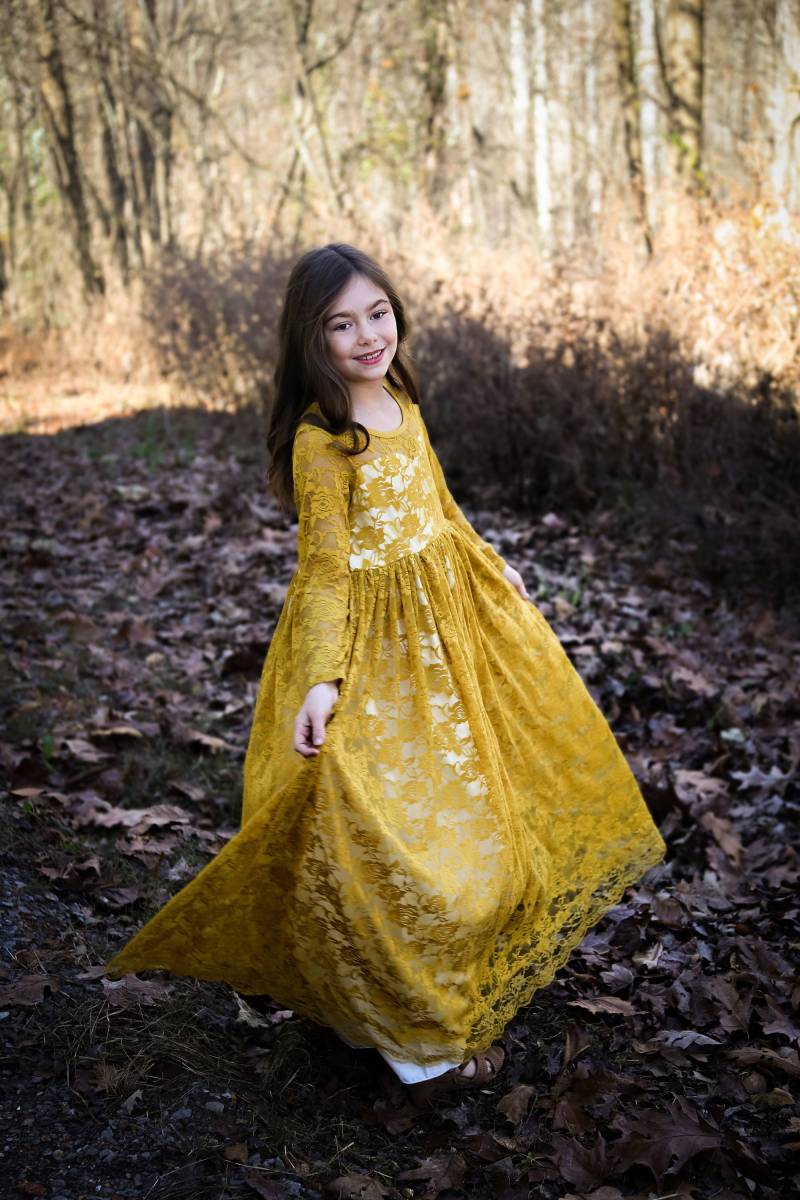 Ringelblumen-Spitzen-Schatz-Langarm-Kleid | Versandfertig - Blumenmädchen, Hochzeit, Outfit, Mädchen, Kleinkind, Land, Rustikales Kleid, Herbst von KutieTuties