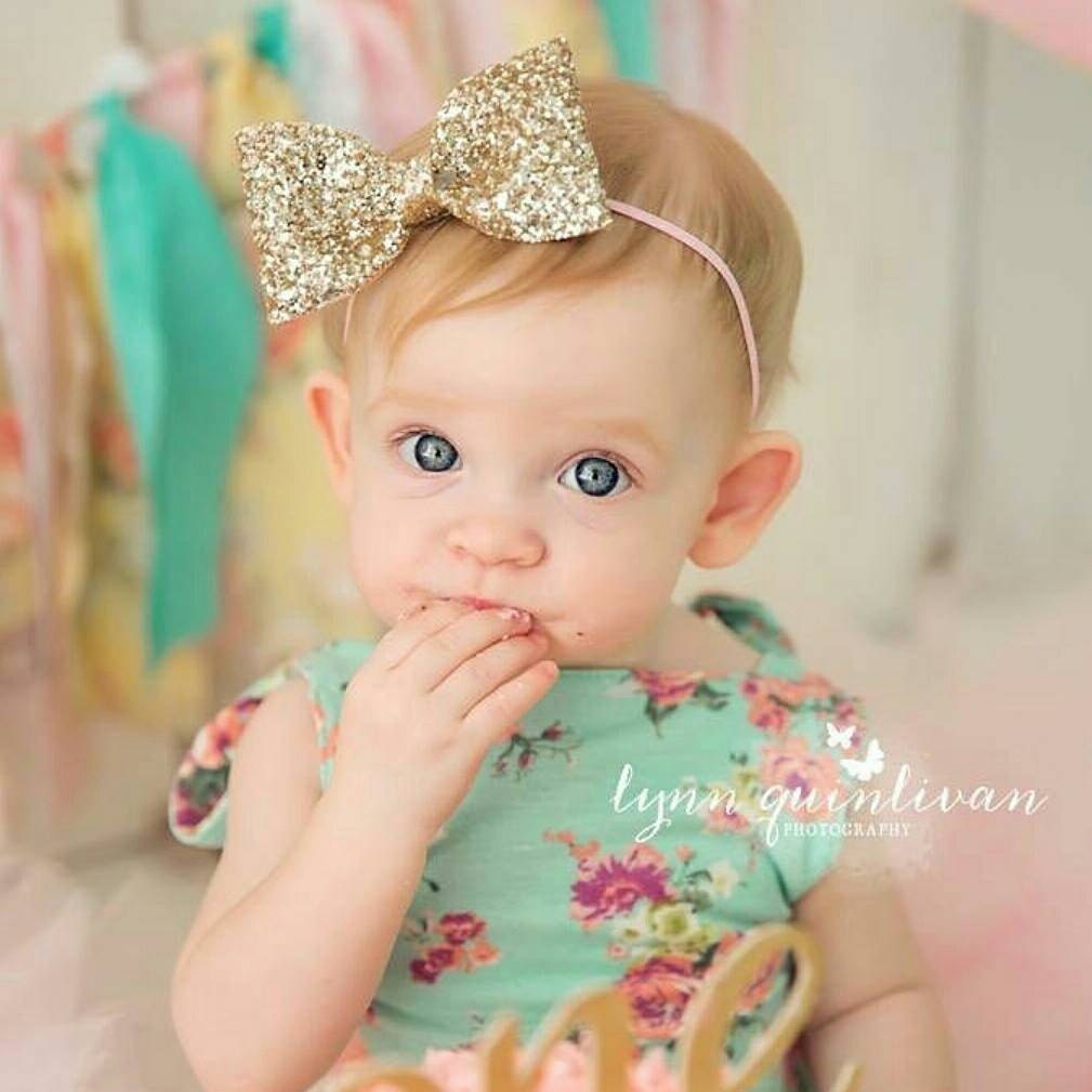 Glitzerndes Gold Schleifen-stirnband | Glitzer Bogen Kuchen Smash Baby Schleife von Kutiebowtuties
