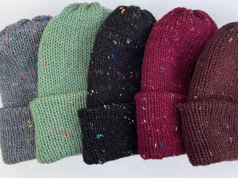 Handgefertigte Tweed Mütze Damen Herren Unisex Gesprenkelte Gerippte Strick Wintermütze von KuzyandCo