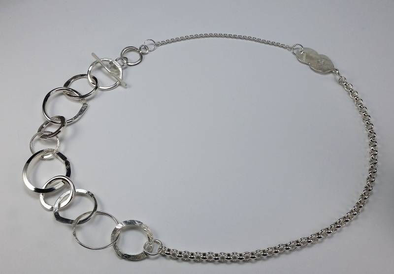 Glänzende Kette Aus Silber, Handgearbeiteter Unikatschmuck von KvBjewellery
