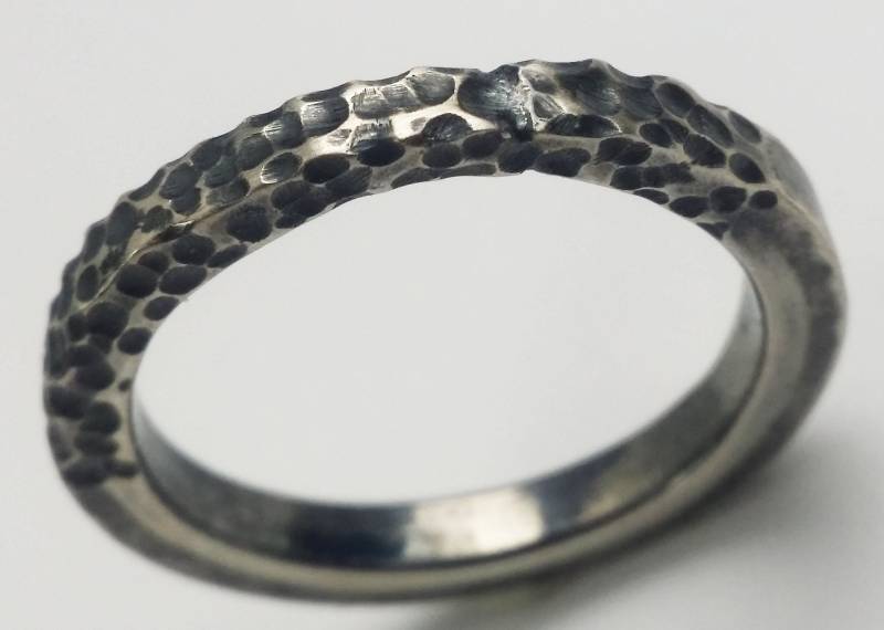 Schmaler Silberring Geschmiedet Mit Struktur, Aufsteckring Schöner Struktur von KvBjewellery