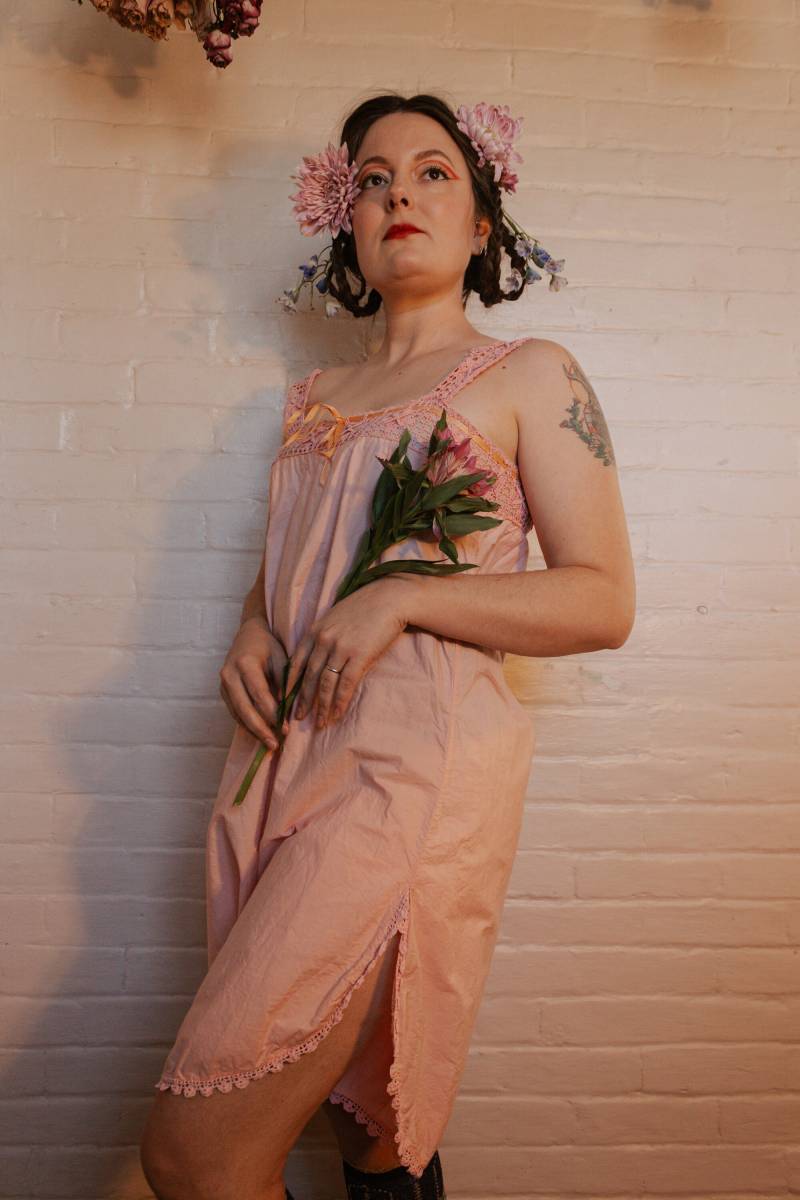 xs-M - 1910Er/20Er Jahre Pink Cotton Step-In Chemise Bitte Lesen Sie Vor Dem Kauf Die Artikelbeschreibung Für Details, Maße Und Rückgabebedingungen von Kvennfolk