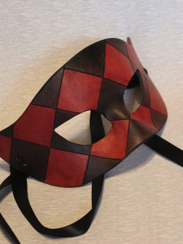 Herren Masquerade Domino Maske - Schwarz-Rot Kariertes Design Von Harlekin Inspiriert Herren Masquerade Domino Maske - Schwarz-Rot Kariertes Design Von Harlekin Inspiriert von KwestCostumeArt