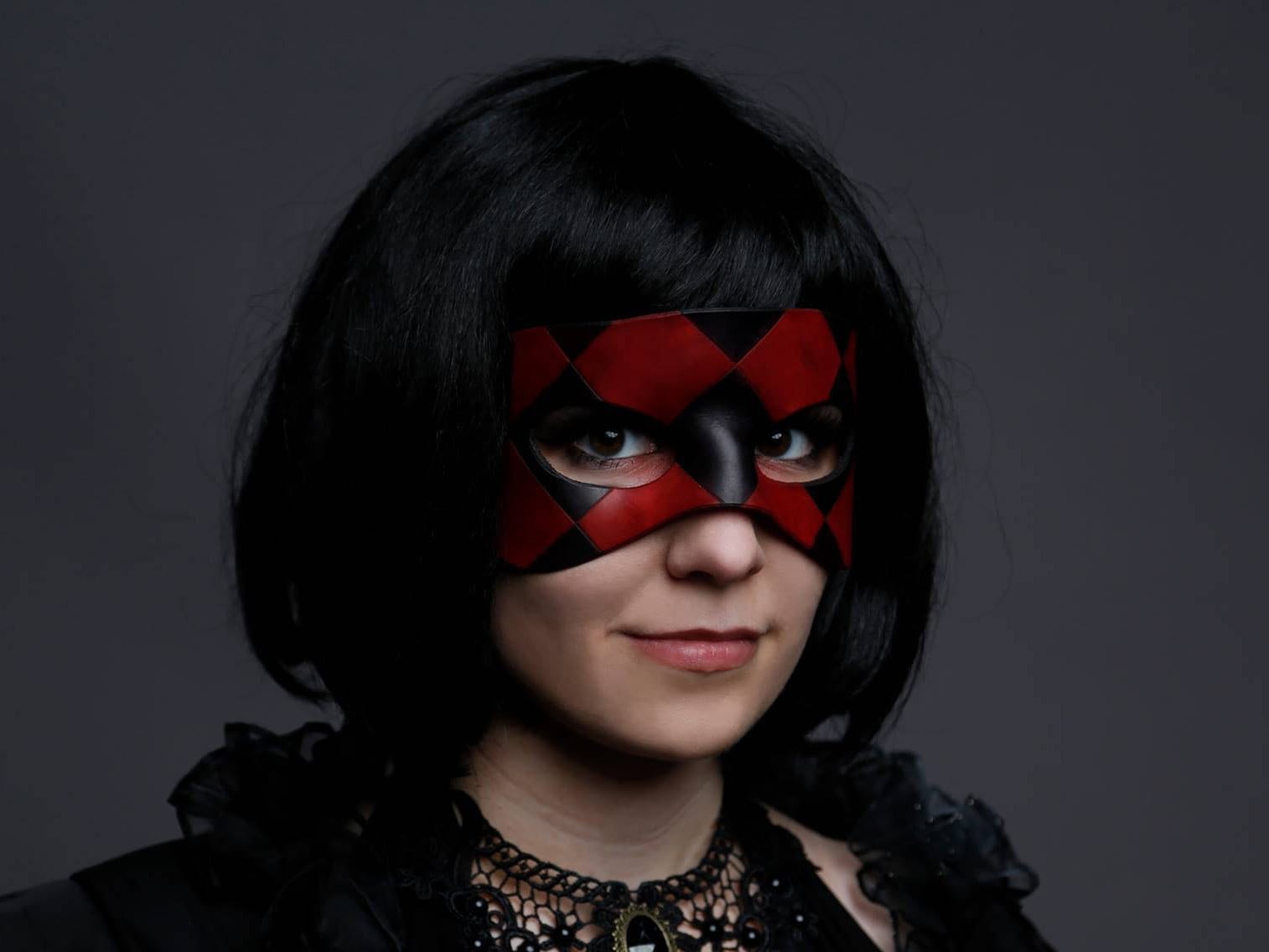 Rot Karierte Masquerade Domino Maske Rot Karierte Masquerade Domino Maske von KwestCostumeArt