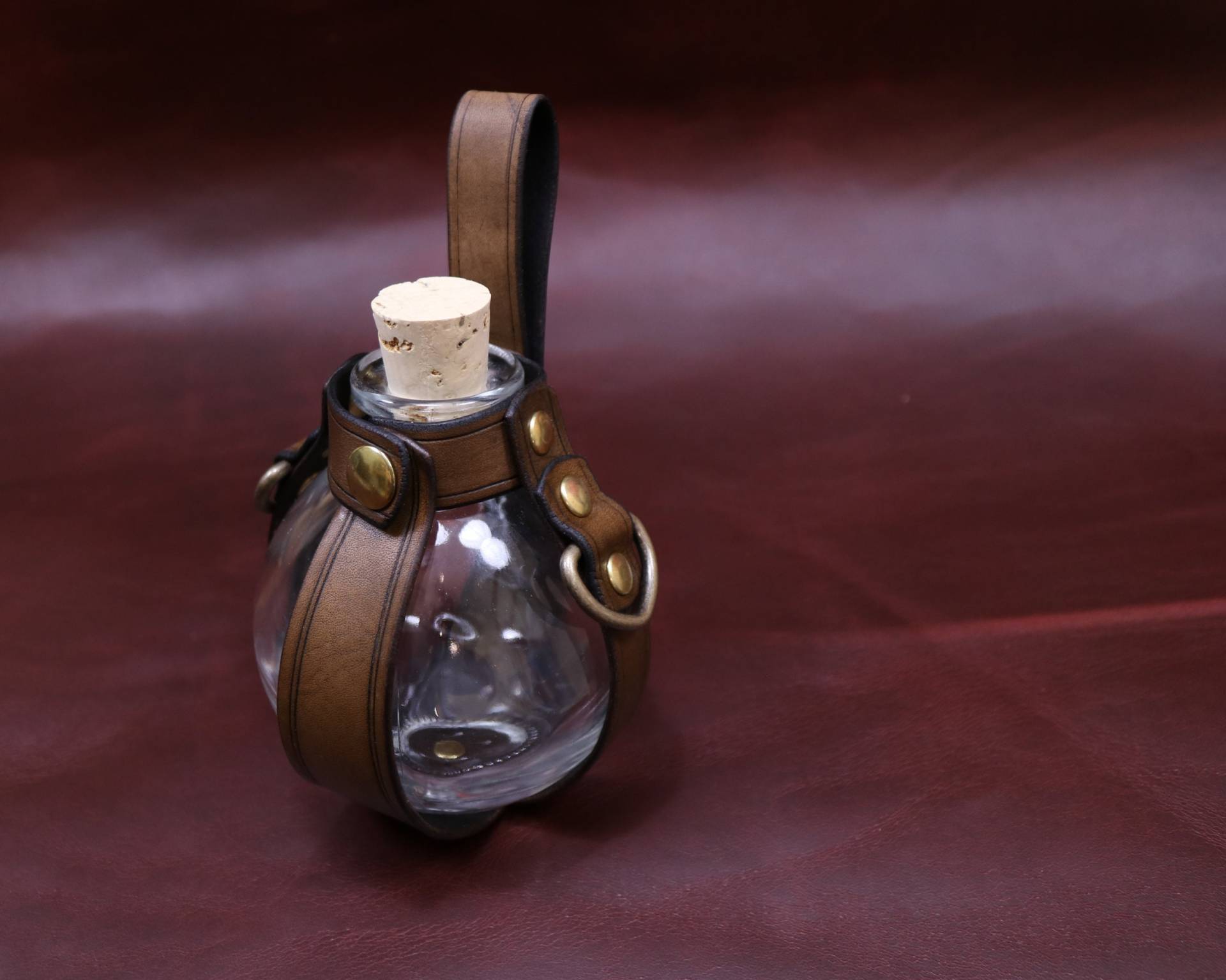steampunk Fläschchen Halter Aus Braunem Leder Und Messing Mit Glasfläschchen - Larp Kostüm, Hexen Trank Flasche steampunk Fläschchen Halter Aus Braunem Leder Und Messing Mit Glasfläschchen - Larp Kostüm, Hexen Trank Flasche von KwestCostumeArt