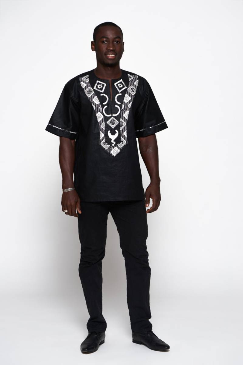 Black & White Woodin Ankara African Drucken Short Sleeved Shirt Black & White Woodin Ankara African Drucken Short Sleeved Shirt von KwestomarKreations
