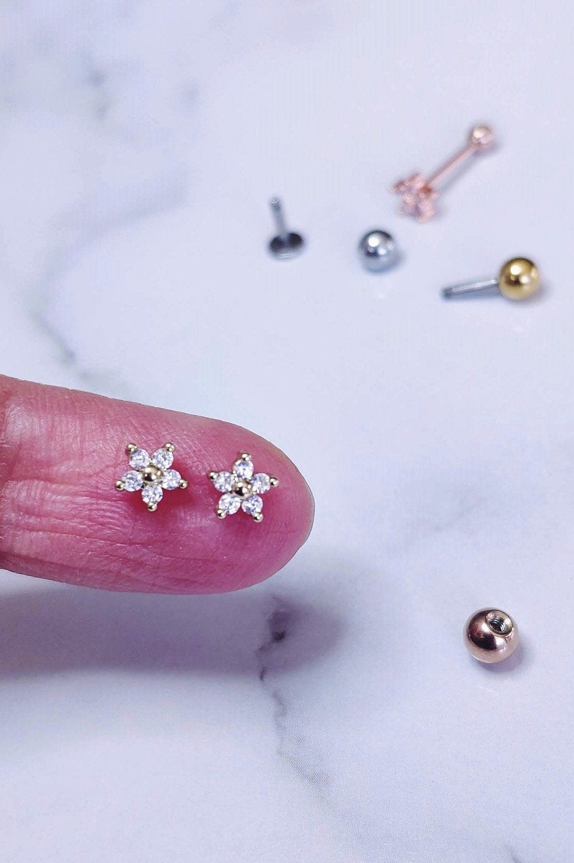 Cz Blüten Ohrpiercing 16G/18G Helix Tragus Labret von KyaraCo