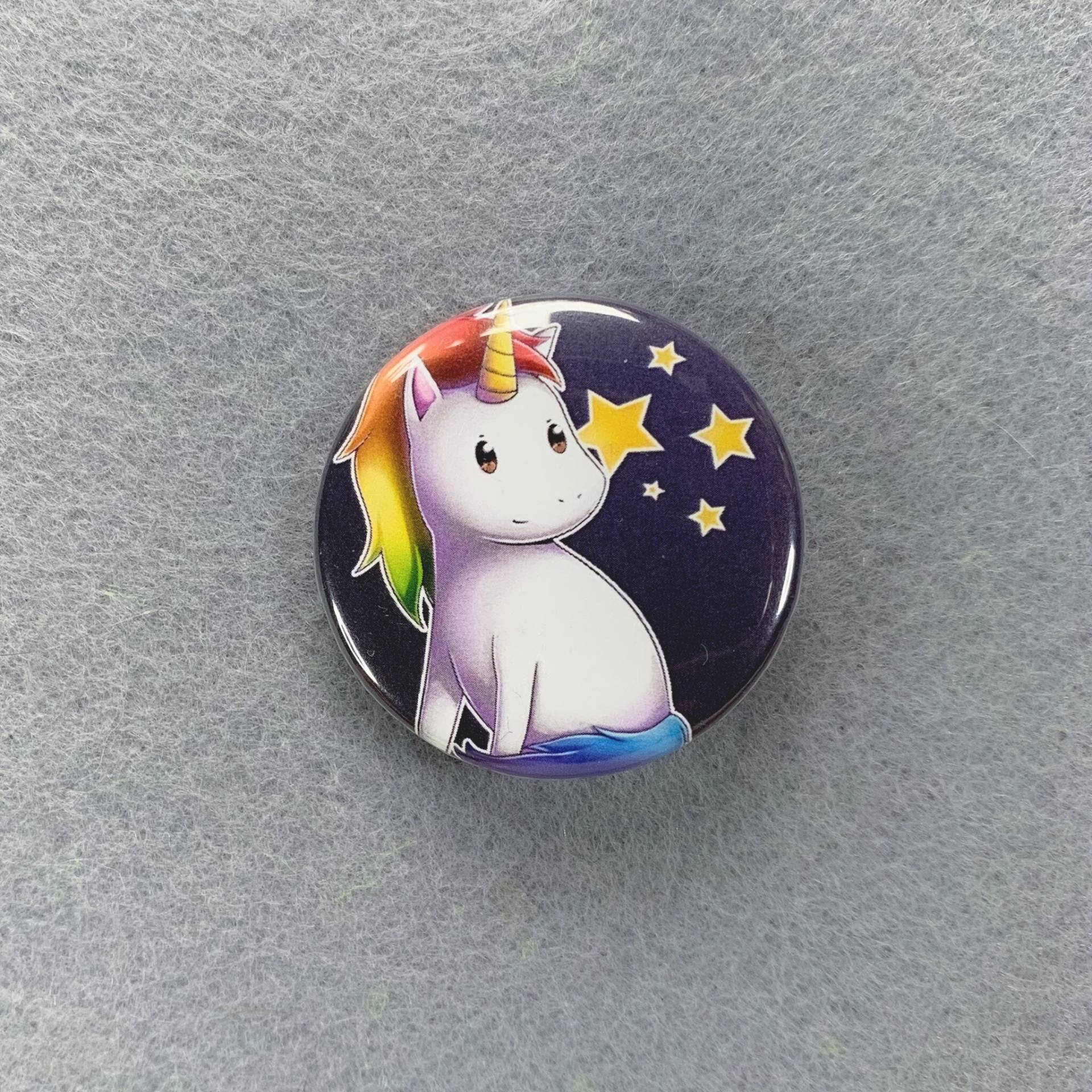 Einhorn Button | Ansteckbutton Aus Metall, Durchmesser Ø 3, 7 cm, Fabelwesen Pin Anstecker, Mitgebsel Kindergeburtstag von KyashisArt