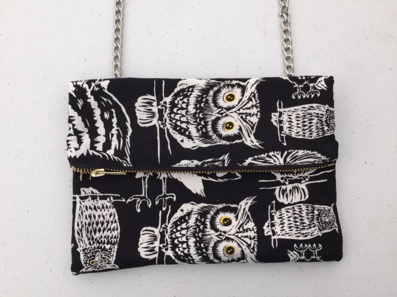 Schwarz Und Weiß Eule Druck Kreuz Körper Rechteckige Geldbörse. Kleine Make-Up-Tasche. Falten Sie Über Kupplung. Abnehmbarer Verstellbarer Gurt Schwarz Und Weiß Eule Druck Kreuz Körper Rechteckige Geldbörse. Kleine Make-Up-Tasche. Falten Sie Über Kupplung. Abnehmbarer Verstellbarer Gurt von Kyezi