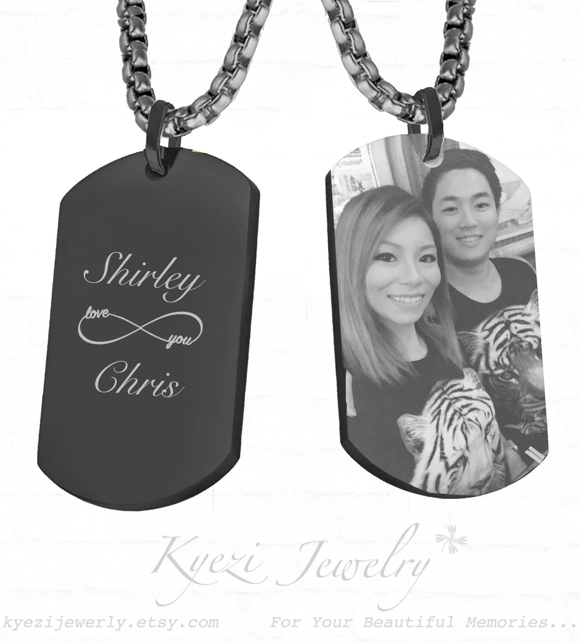 Individuell Graviertes Individuelles Foto Dog Tag Halskette, Personalisierte Tag, Männer Frauen Freund Braut Groomsman Geschenk, Hochzeitsfoto Individuell Graviertes Individuelles Foto Dog Tag Halskette, Personalisierte Tag, Männer Frauen Freund Braut Groomsman Geschenk, Hochzeitsfoto von KyeziJewelry