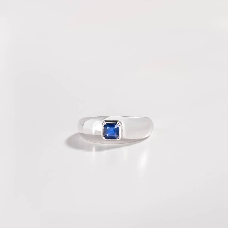 14K Weißgold Dome Ring Oktagon Blauer Saphir Signet Gr00389 von KyklosJewelry