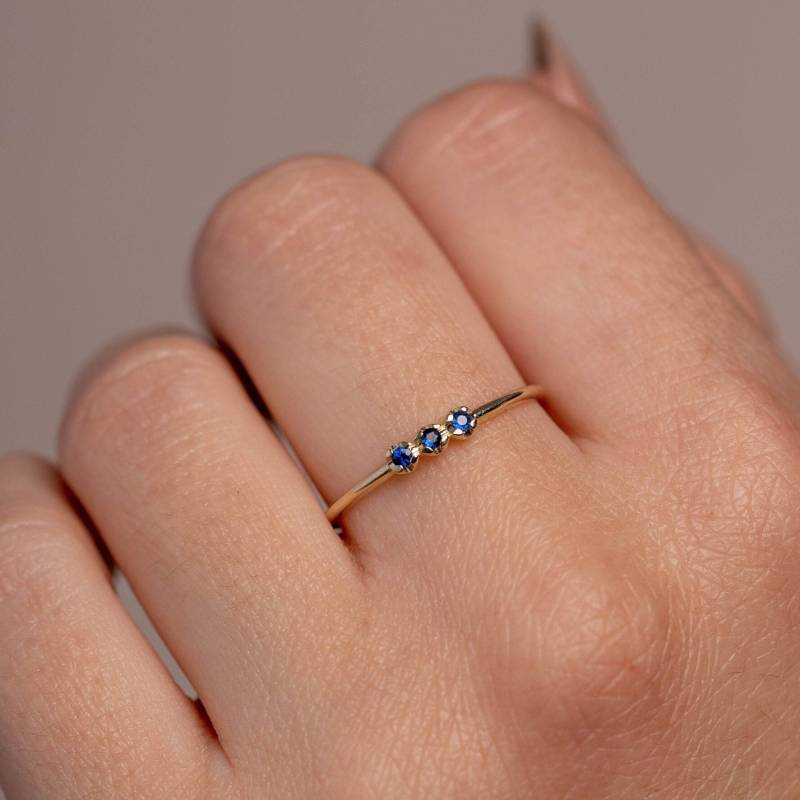 3 Stein Ring Blauer Saphir 14K Gold - Stapeln Für Frauen Geburtstag Geschenk Sie Kyklos Schmuck Gr00428-001 von KyklosJewelry