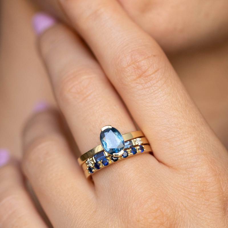 Blauer Saphir Verlobungsring Set 14K Gold Oval Solitär, Diamant Eheringe - Gr00028-61-62 von KyklosJewelry