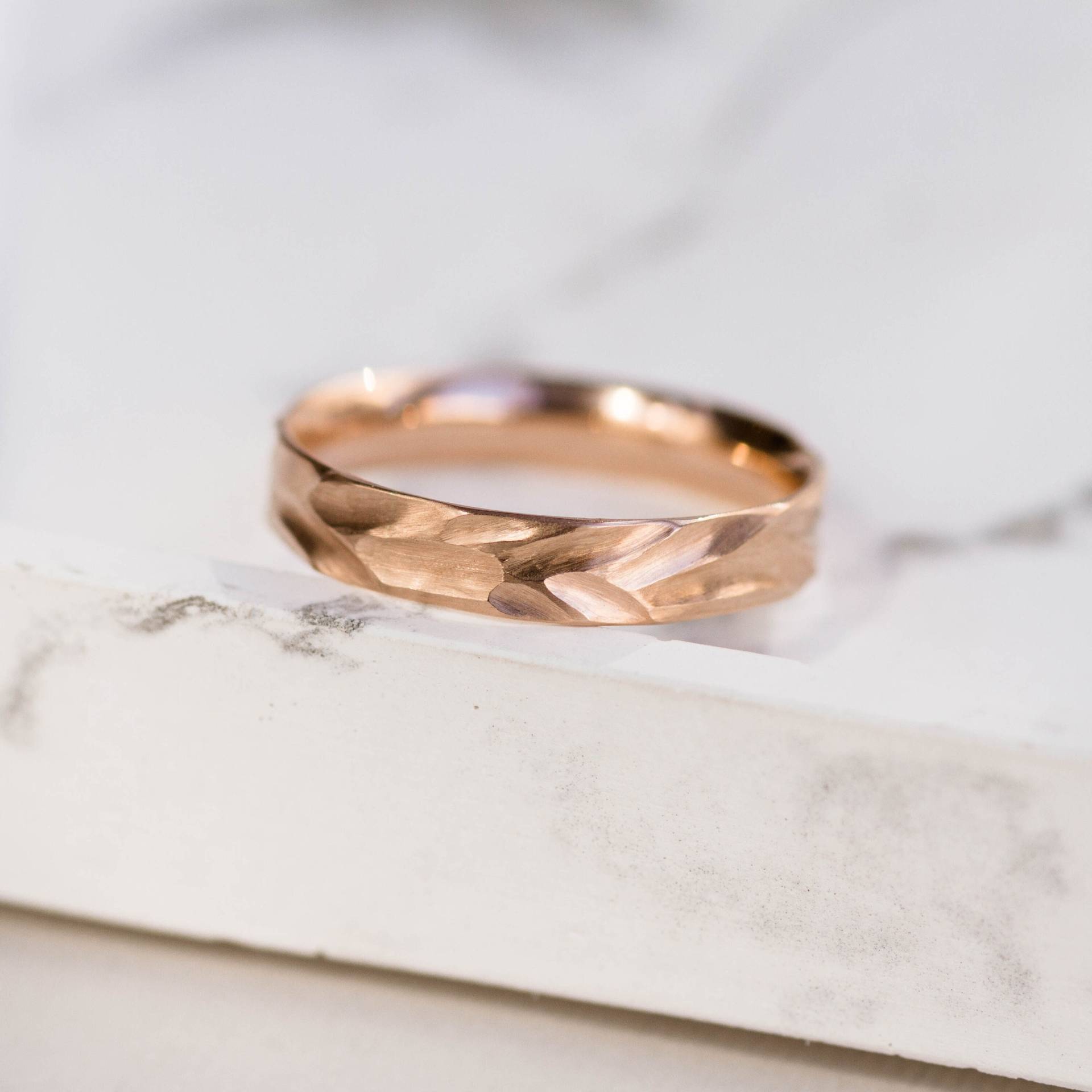 14K Rose Gold Ehering Breite Strukturierte Männer Und Frauen Handgemachte Düne - Unisex Matt Gr00334 14K Rose Gold Ehering Breite Strukturierte Männer Und Frauen Handgemachte Düne - Unisex Matt Gr00334 von KyklosJewelry