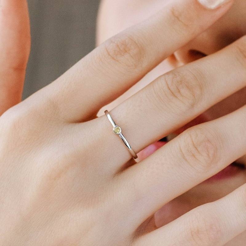 Gelber Saphir Verlobungsring - 14K Solid Weißgold Lünette Set Einfach Minimalist Zierlich Kyklos Schmuck Gr00280-009 von KyklosJewelry