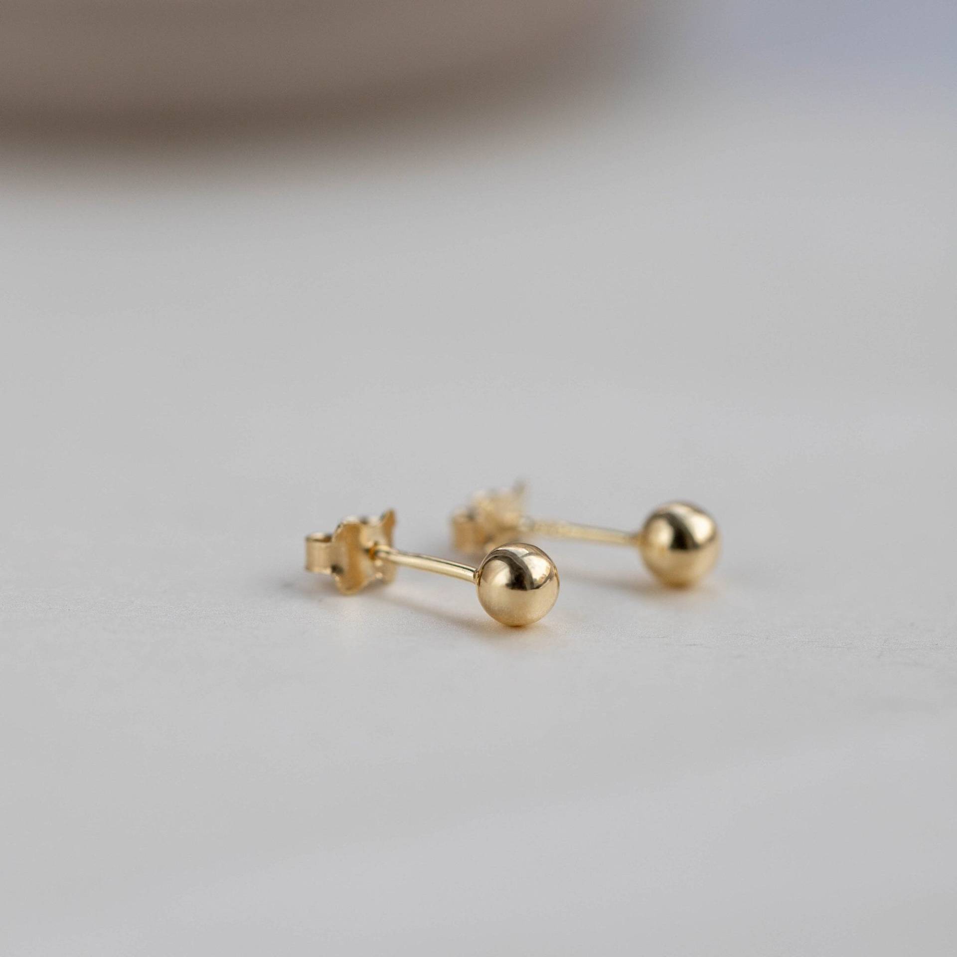 Kugel Ohrstecker 14K Solid Gold 4mm - Kleine Runde Zweites Loch Für Mädchen Frauen Ge00132 von KyklosJewelry