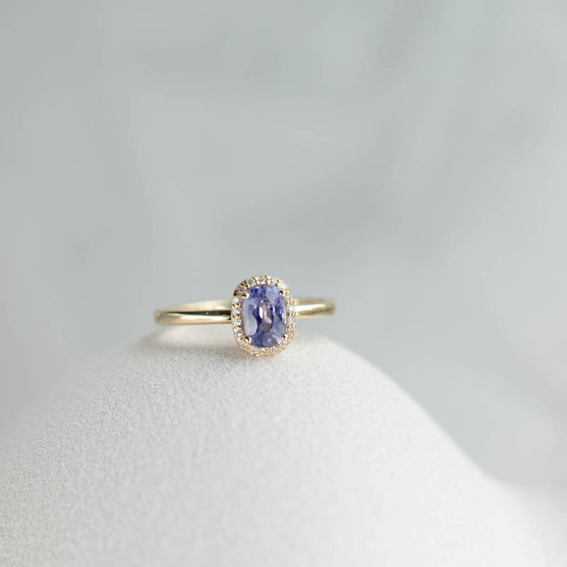Lavendel Saphir Ring Verlobung Halo 14K Gold - Lila Blauer Ceylon Kissenschliff Gr00425-001 von KyklosJewelry