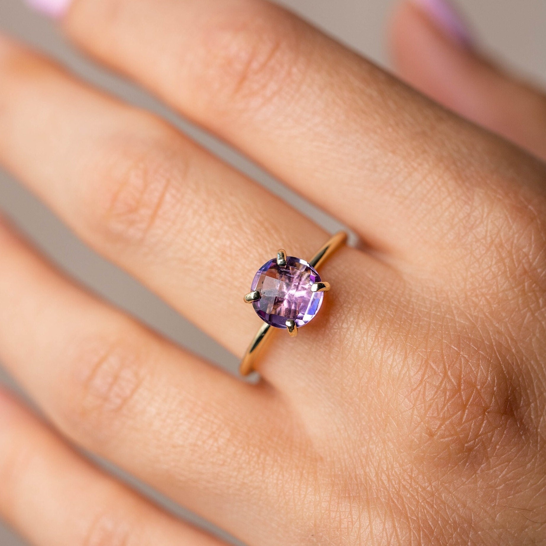 Lila Amethyst Solitär Ring 14K Gold Für Frauen 8mm - Februar Birthstone Geburtstag Geschenk Natürlicher Edelstein Gr00081002 von KyklosJewelry