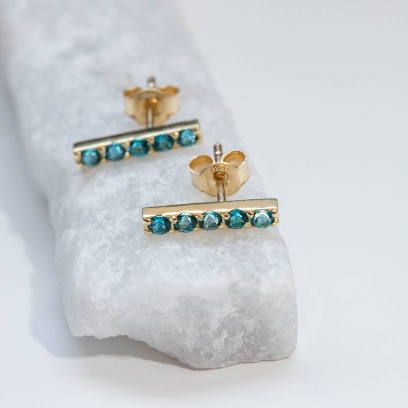London Blauer Topas Ohrringe 14K Gold Bar - Natürliche Edelstein Linie Ohrstecker Massiv Geschenk Für Frau Ge00077 von KyklosJewelry