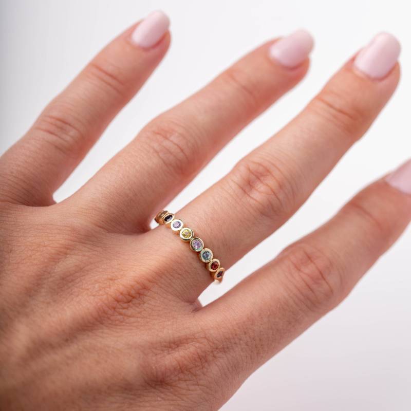 14K Gold Regenbogen Saphir Ring Halbes Eternity Stapelband Gr00180 von KyklosJewelry