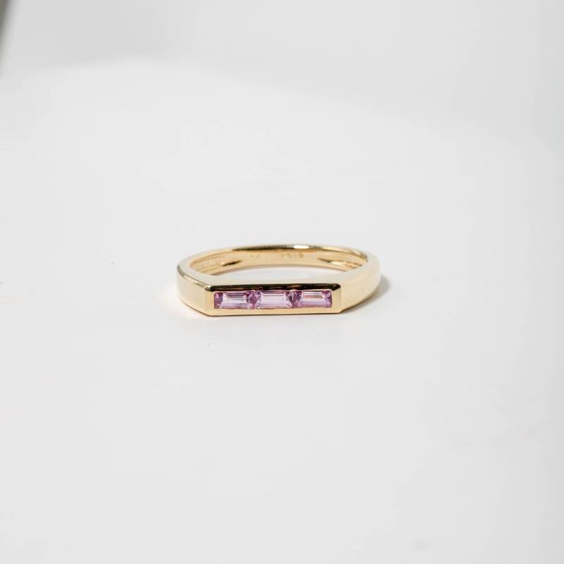 Rosa Saphir Ring 14K Gold Baguette - Stacking Rectangle Bar Flat Top Siegelring Mit Echtem Naturstein Für Frauen Gr00390 von KyklosJewelry