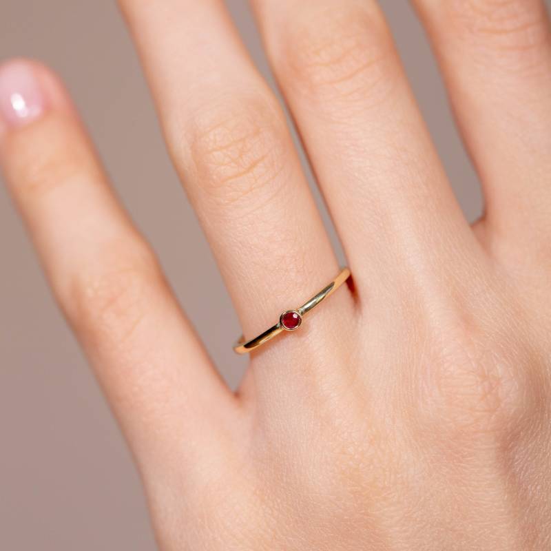 Rubin Ring 14K Gold - Verlobungsring Juli Birthstone Winziger Solitär Stacking Klein Dainty Kyklos Schmuck Gr00280 von KyklosJewelry