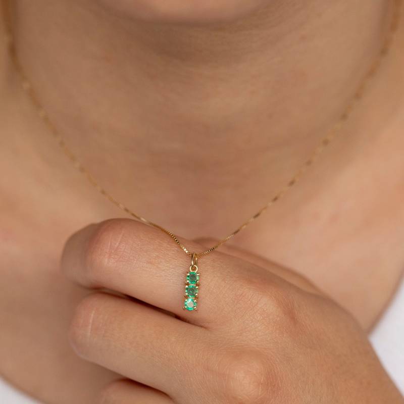 14K Gold Smaragd Barren Kette Drei Stein Anhänger Gn00194 von KyklosJewelry