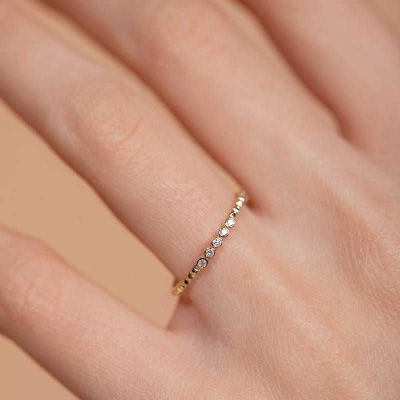 Zierlicher Diamant 14K Gold Ring Für Frauen Pyramide - Ehering Stapeln Geometrisch Geschenk Sie Kyklos Schmuck Gr00049 von KyklosJewelry