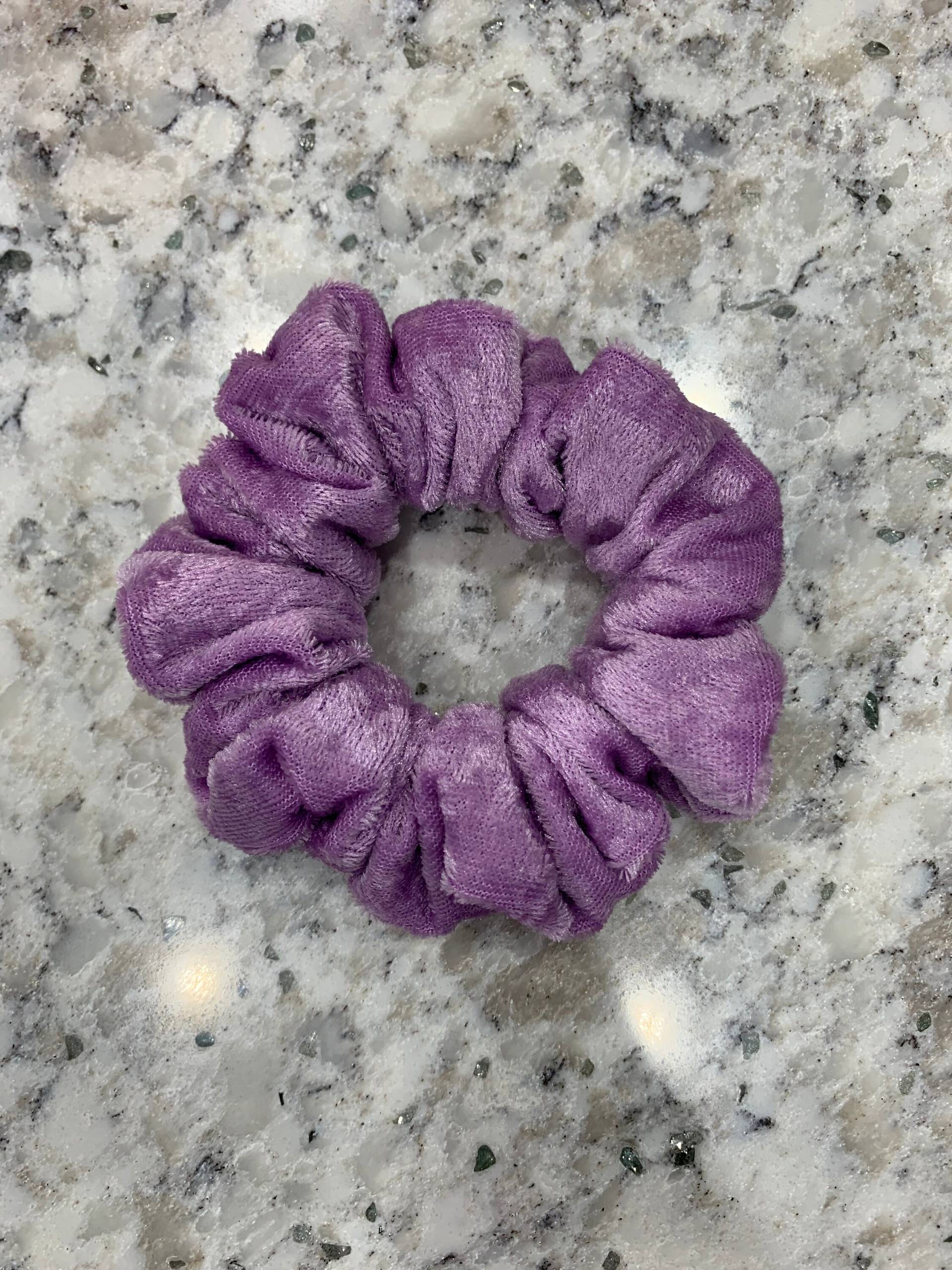 Leichte Lila Samt Scrunchies Leichte Lila Samt Scrunchies von KylanaWear
