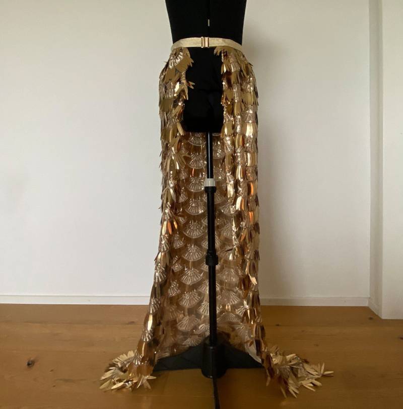 Maxi Rock Aus Pailletten in Gold Mit Schimmer Maxi Rock Aus Pailletten in Gold Mit Schimmer von Kyoola