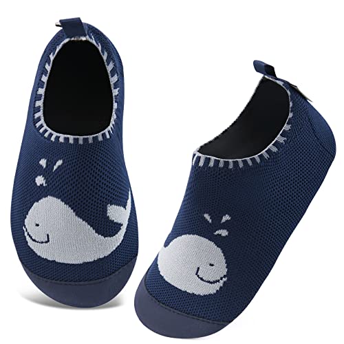 Kyopp Kinder Hausschuhe Junge Mädchen Pantoffeln Aquaschuhe Atmungsaktive rutschfest Barfussschuhe Slipper Kindergarten Unisex(Wale Dunkelblau 30/31 EU) von Kyopp