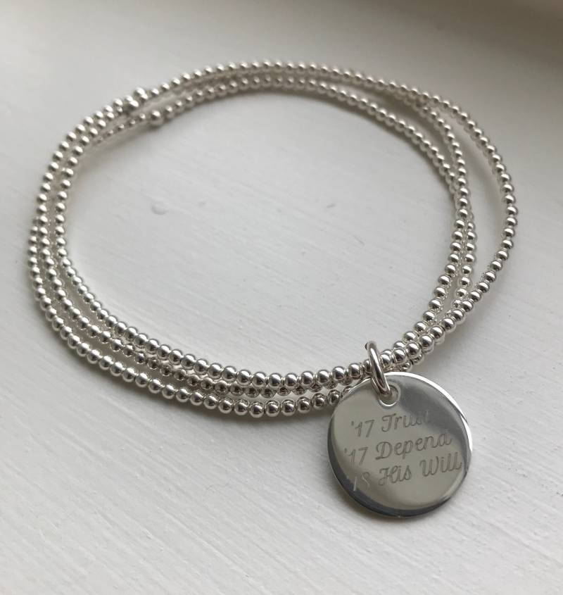 Multi Layer Silber Kugel Perlenarmband 2 Mm Bead Stretch Armband Gravierbares Personalisiertes Schicht von KyperCo