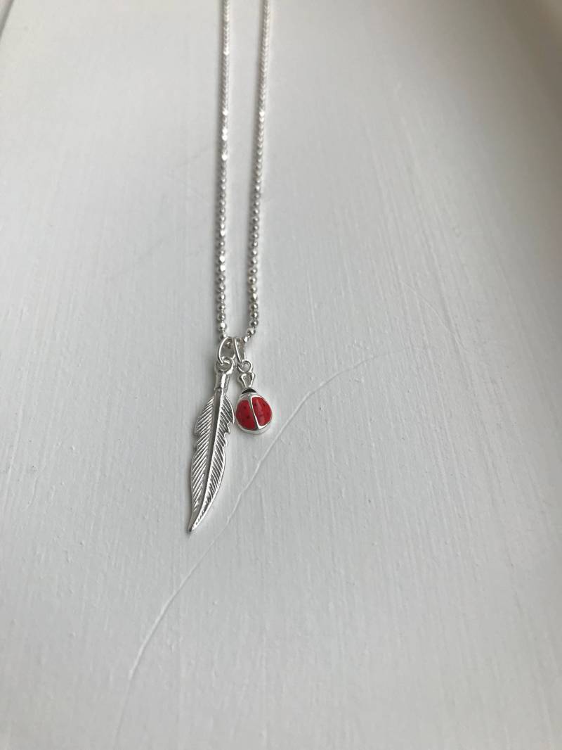 Silber Feder Halskette Sterling Marienkäfer Wald Perlenkette Charme Blatt-Anhänger von KyperCo