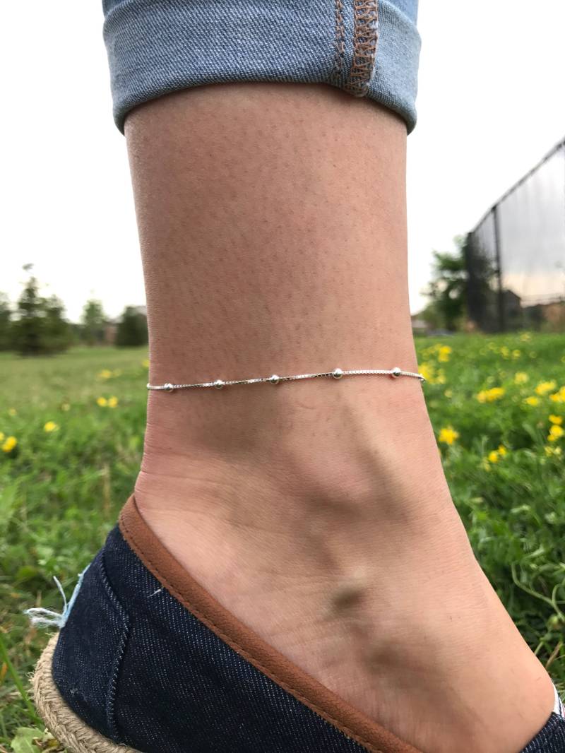 Silber Fußkettchen Box-Kette Ball Perle Sommer-Fußkettchen Schmuck Sommer Damen Verstellbar Ste von KyperCo