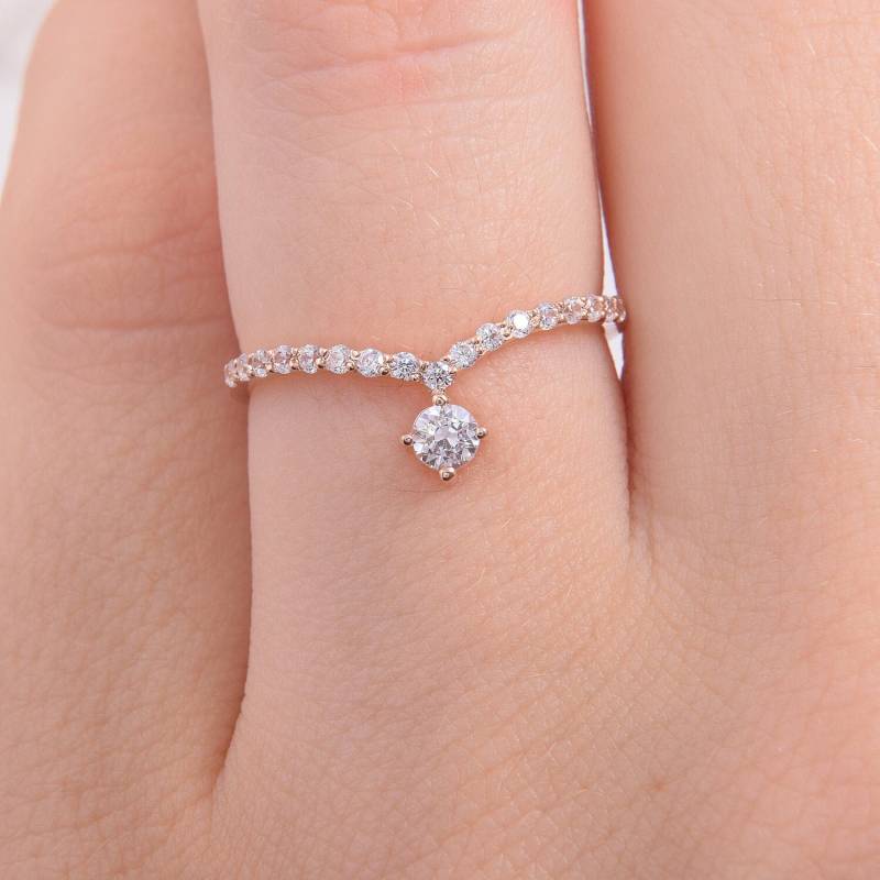 14K Solid Rose Gold Einfach Und Zierlich Geschwungene Damen Eheringe, V Ehering, Chevron Zarter Ehering Für Sie von KzKJewel