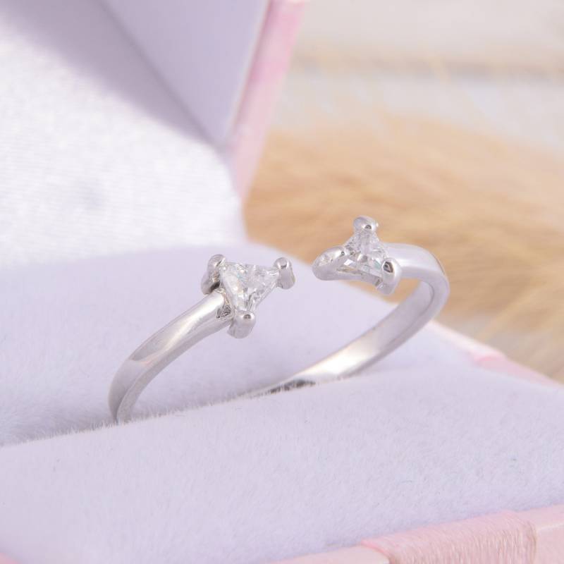 2 Geburtssteine Ring, Silber Familienring, Stein Doppelstein Dreieck Stracking Stapelbarer Trillion Geschliffenen Ring von KzKJewel