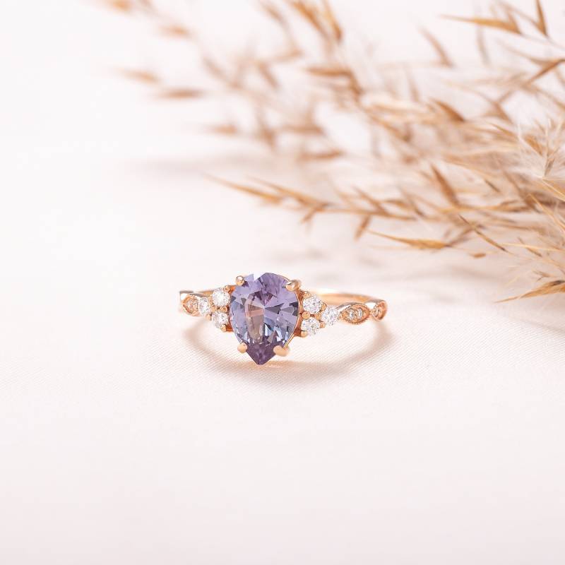 Art-Deco-Stil Birne Alexandrit Verlobungsring, Einzigartige Versprechensring, Frauen Statementring, Edelstein Geburtssteinring von KzKJewel