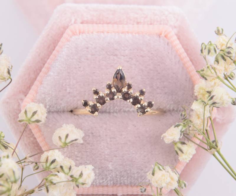 Einzigartige 14K Rosegold Gebogene Art-Deco-Tiara Rauchquarz Ehering, Zierlich Gebogener Brauner Quarz Kronenring von KzKJewel
