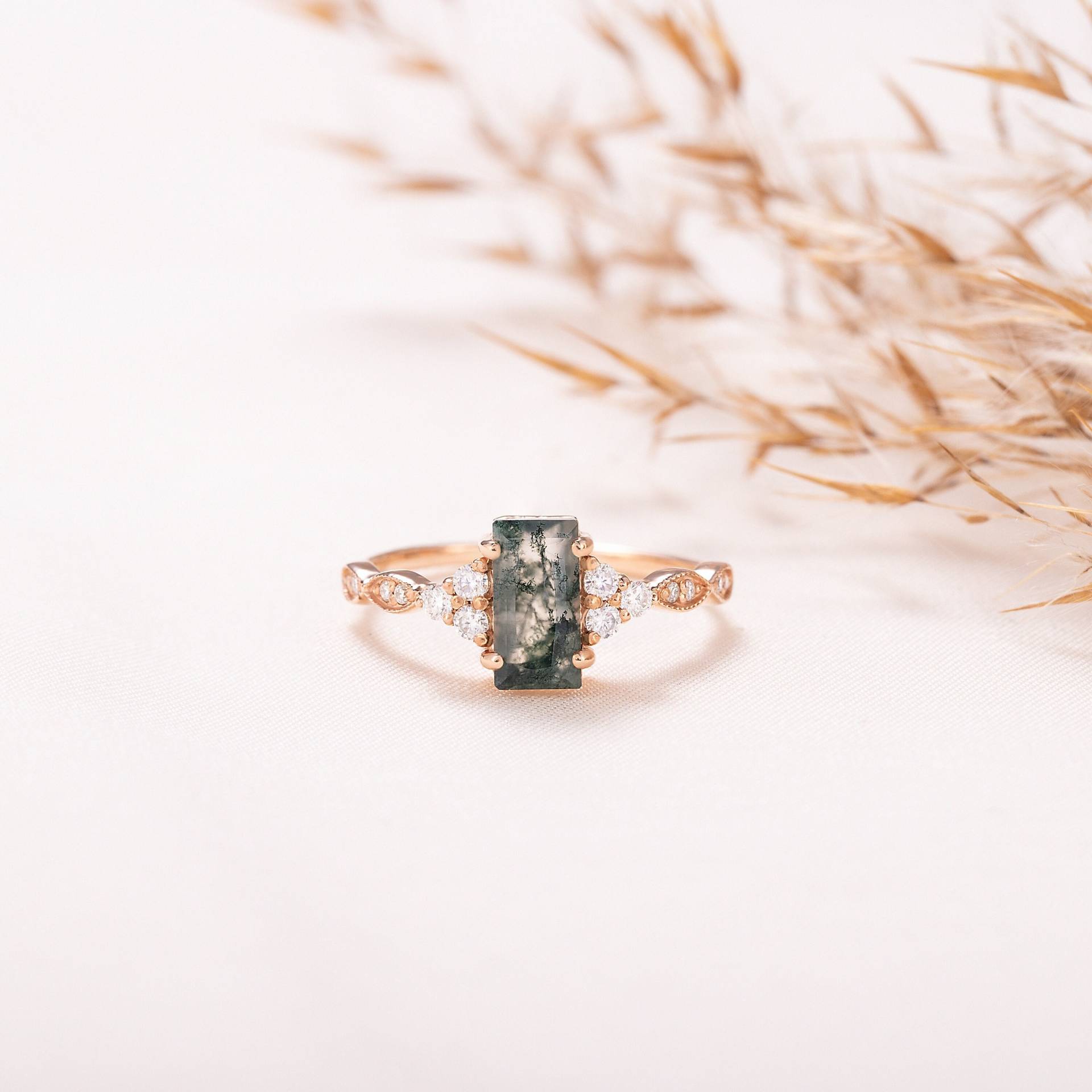 Einzigartige 1Ct Moosachat Statement Ring Für Sie, Art-Deco-Stil Baguette Frauen Verlobungsring Roségold, Versprechen von KzKJewel