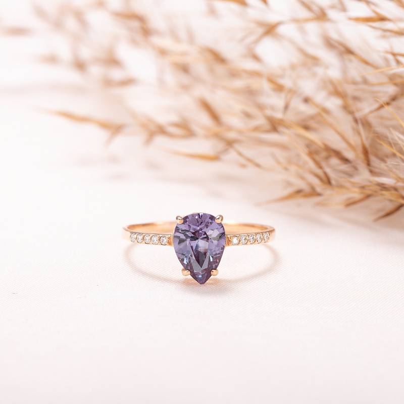 Einzigartiger Alexandrit Verlobungsring Roségold, Zarter Für Sie, Schmuck von KzKJewel