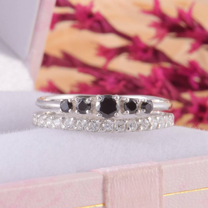 Einzigartiger Breiter Damenring Aus Sterlingsilber, Ehering Schwarzem Stein Für Sie, Schlichter Und Zierlicher von KzKJewel