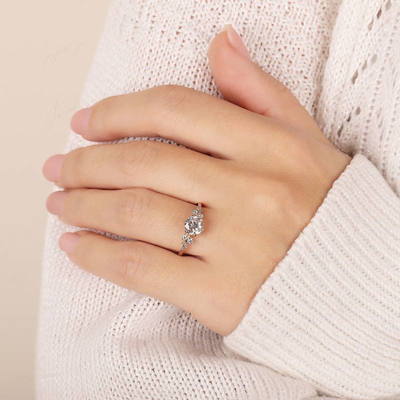 Einzigartiger Frauen Verlobungsring, Art Deco Solitär Cluster Versprechen Ring, Zarte Cz Ehering, Benutzerdefinierte Geburtsstein von KzKJewel