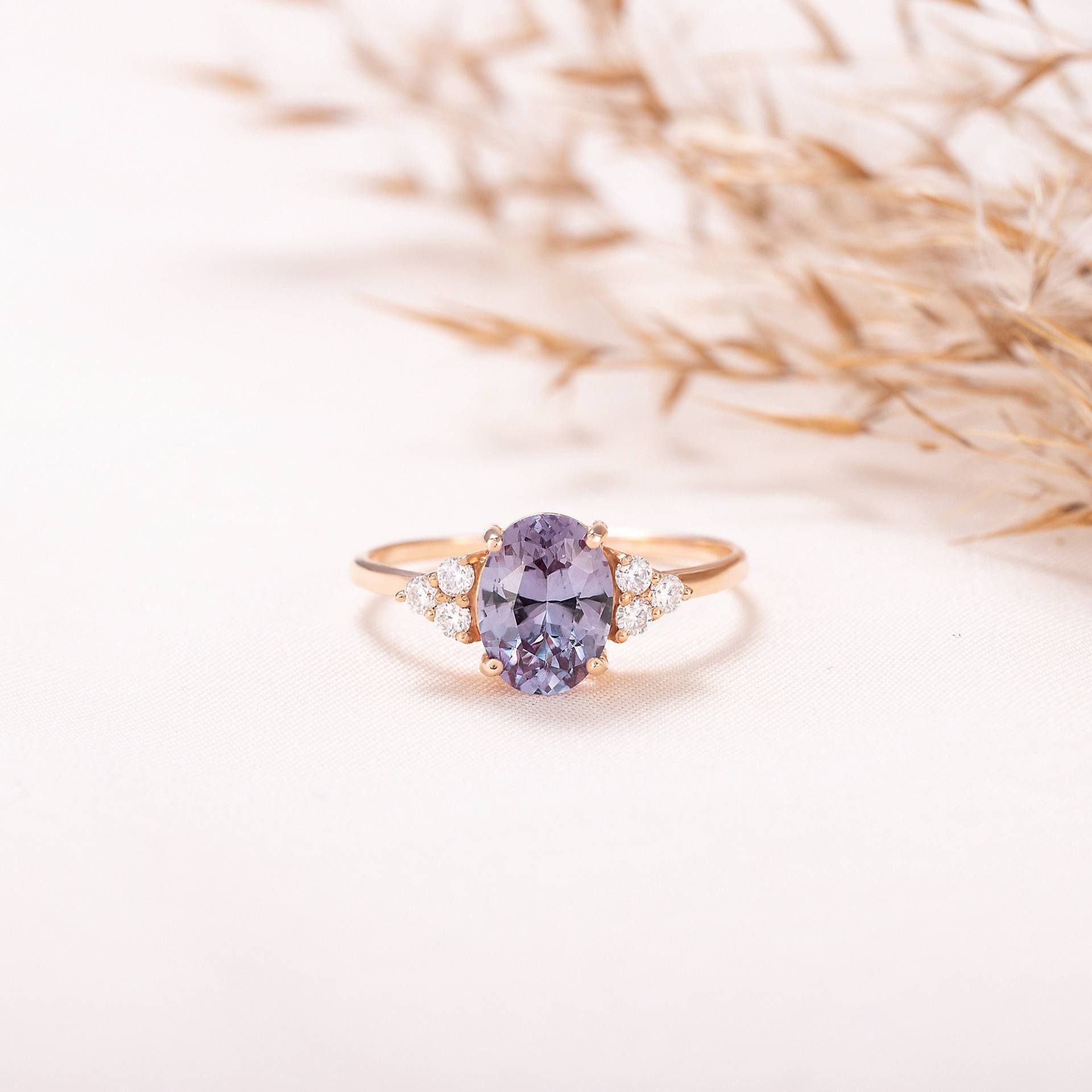 Frauen Ovaler Alexandrit-statementring, Edelstein-Verlobungsring, Alexandrit-Cluster-Versprechensring, Edelstein-Geburtssteinring von KzKJewel