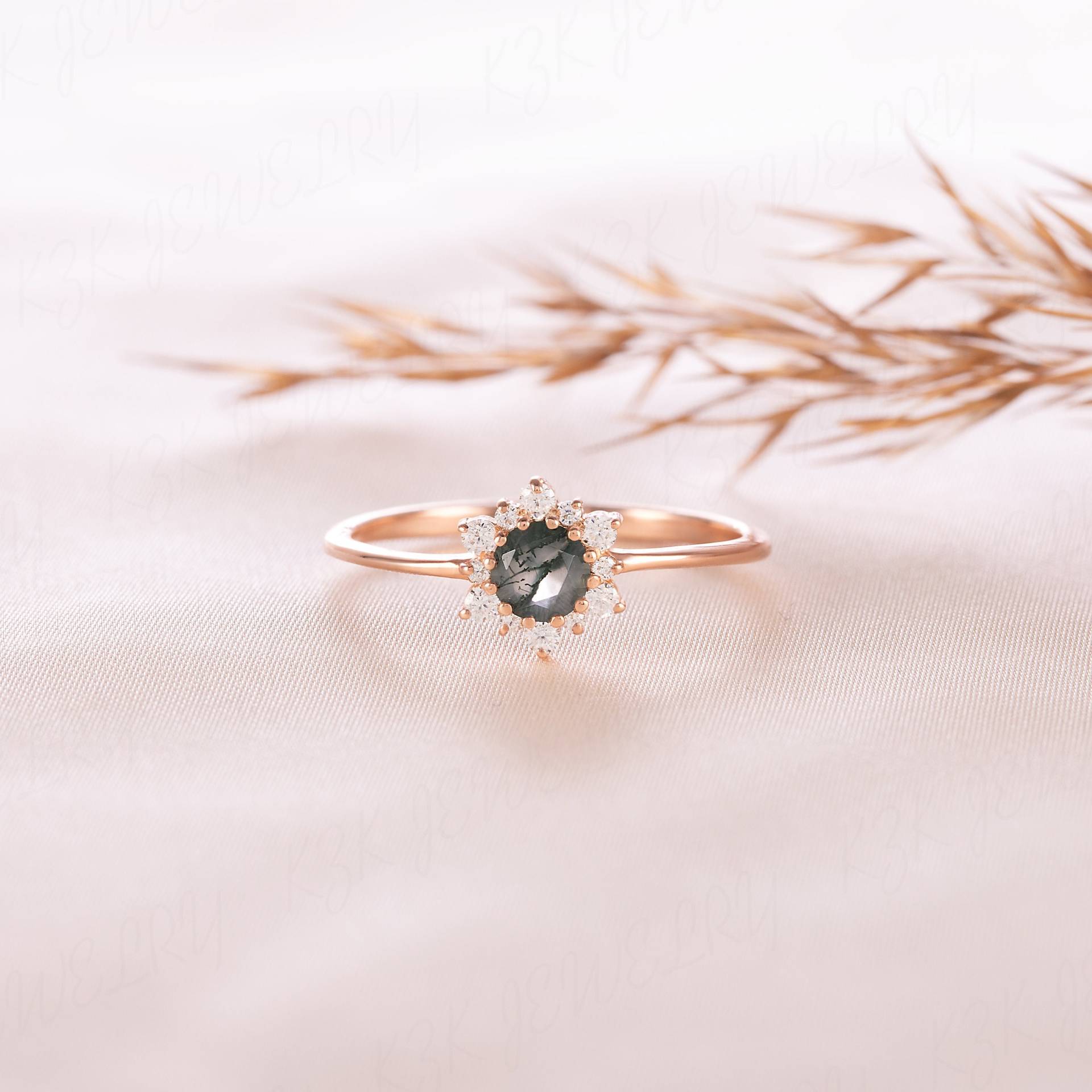 Frauen Rose Gold Minimalist Moos Achat Halo Verlobungsring, Einzigartiger Art Deco Versprechen Ring Für Sie, Schneeflocke von KzKJewel