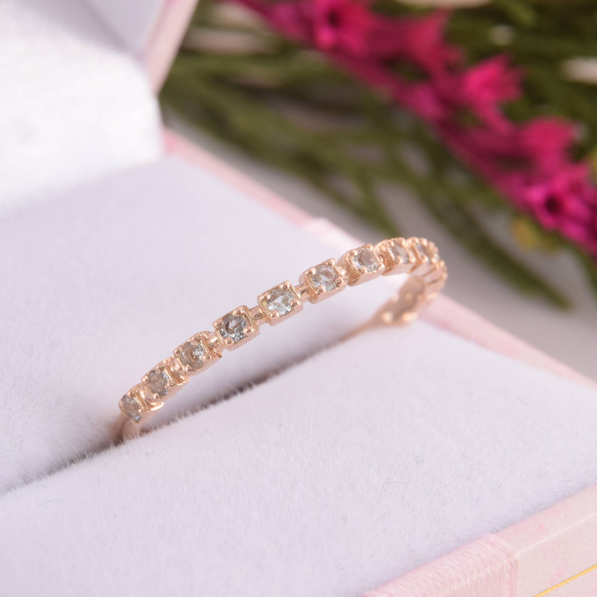 Zarter Ehering 14K Rose Gold Damenring, Trauring Mit Blautopas Für Sie, Und Zierlicher Ehering, Goldring Topas von KzKJewel