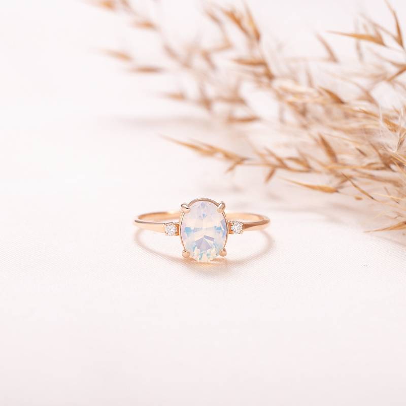 Zierlicher Mondstein Statement Ring Roségold, Einzigartiger Versprechensring Für Sie, Ovaler Verlobungsring von KzKJewel