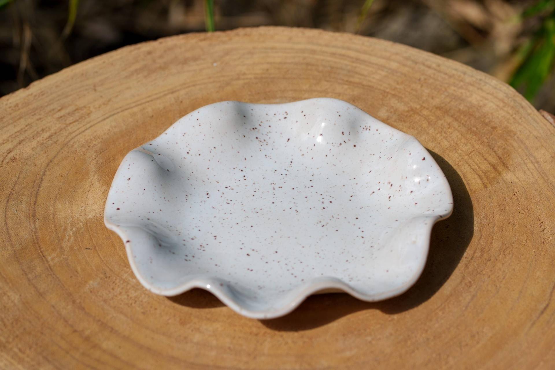 Beige Gewellte Keramikschale. Weiße Schmuckschale Aus Steingut. Schmuckschale Beige Gewellte Keramikschale. Weiße Schmuckschale Aus Steingut. Schmuckschale von L2Ceramique