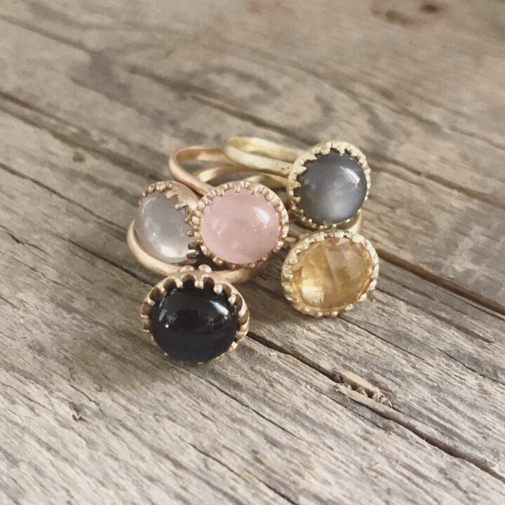 Graniglia-Ring Mit Glattem Oder Facettiertem Cabochon-stein von LABCORSOSANGOTTARDO3